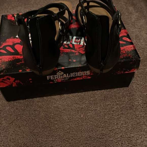 Fergie sandels - Picture 3 of 6